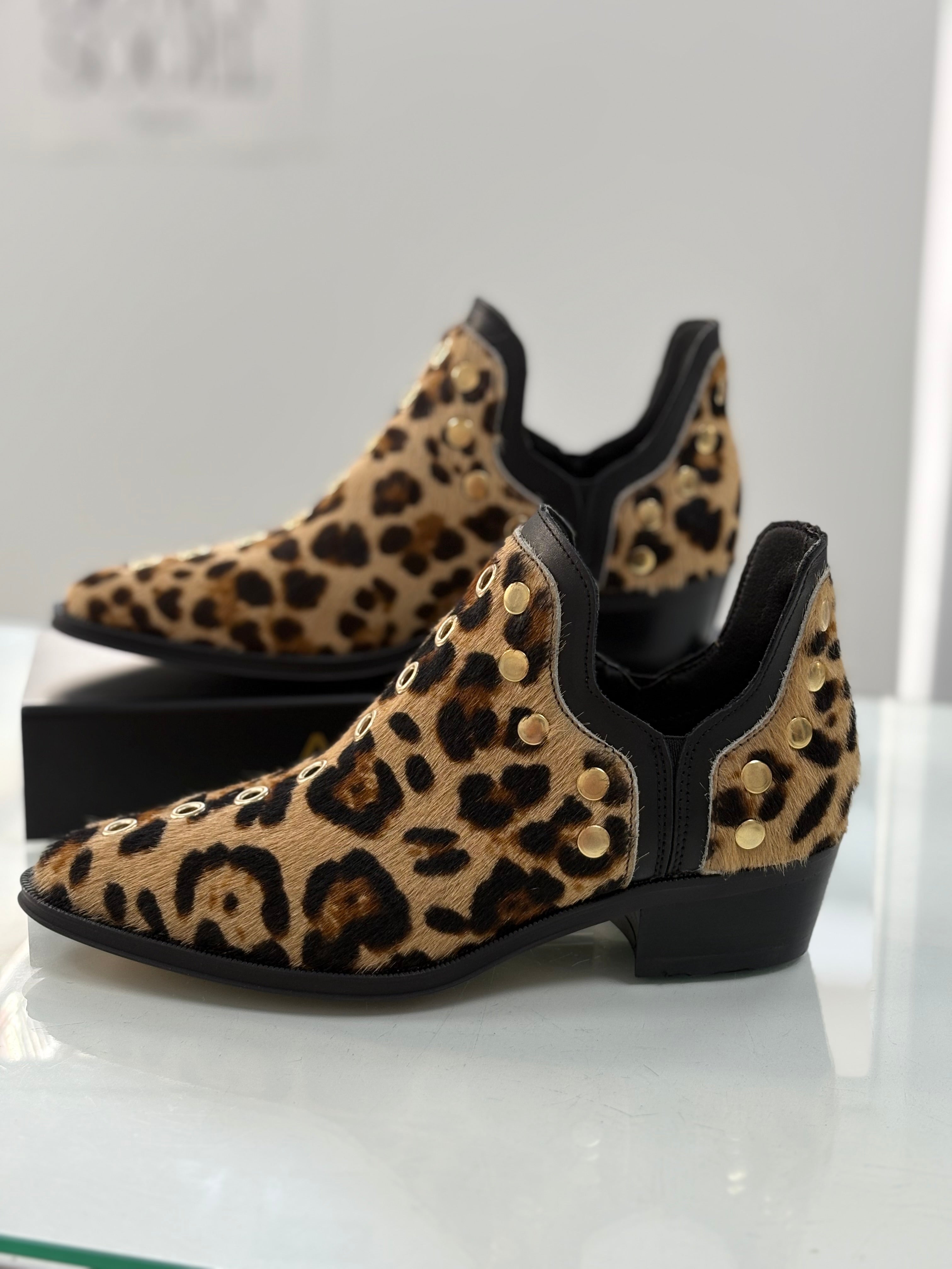 Alpe invierno - Botín leopardo tachas