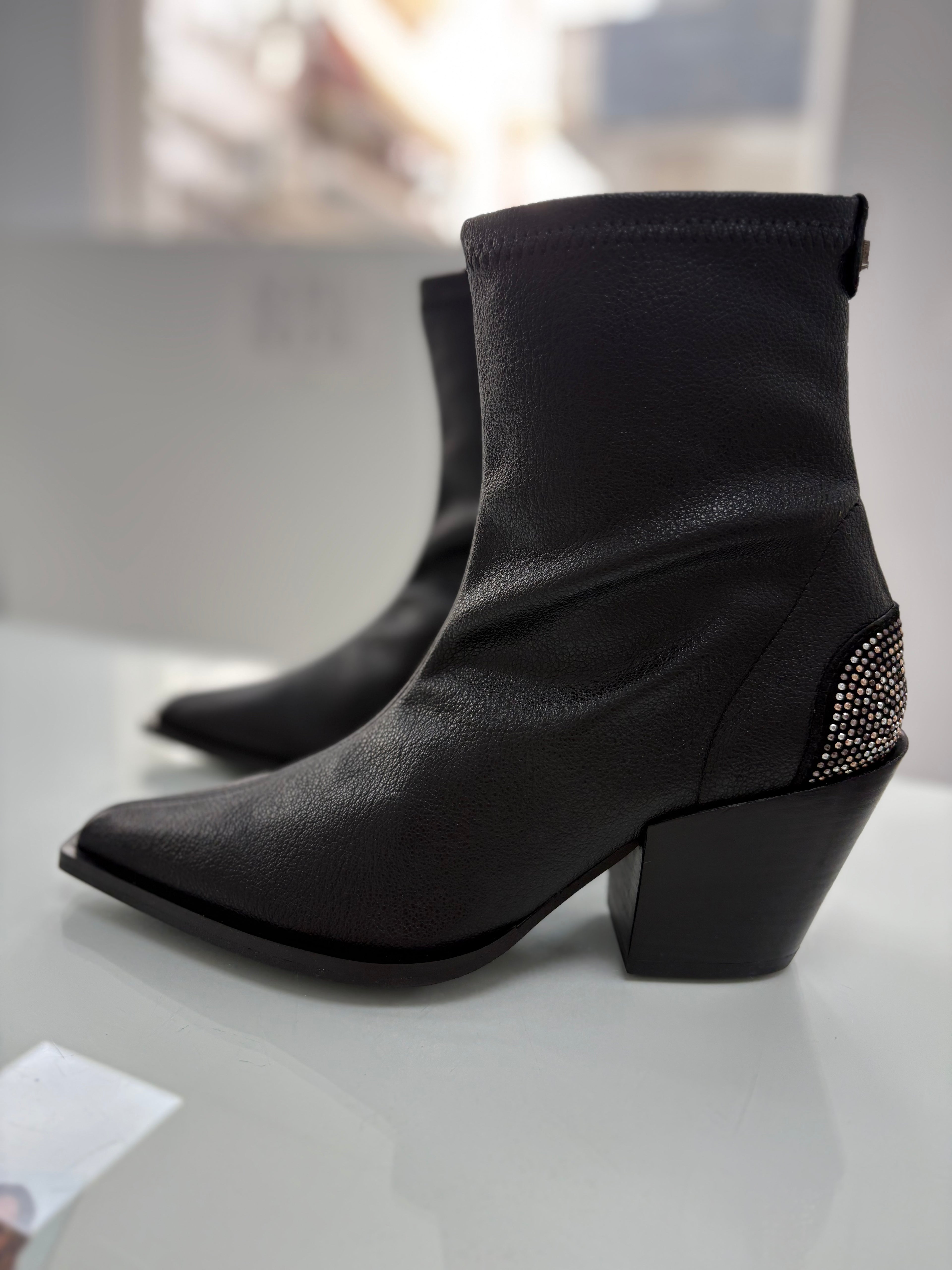 Pedro Miralles - Weekend - Botin Cowboy - Negro (Adorno en talón)